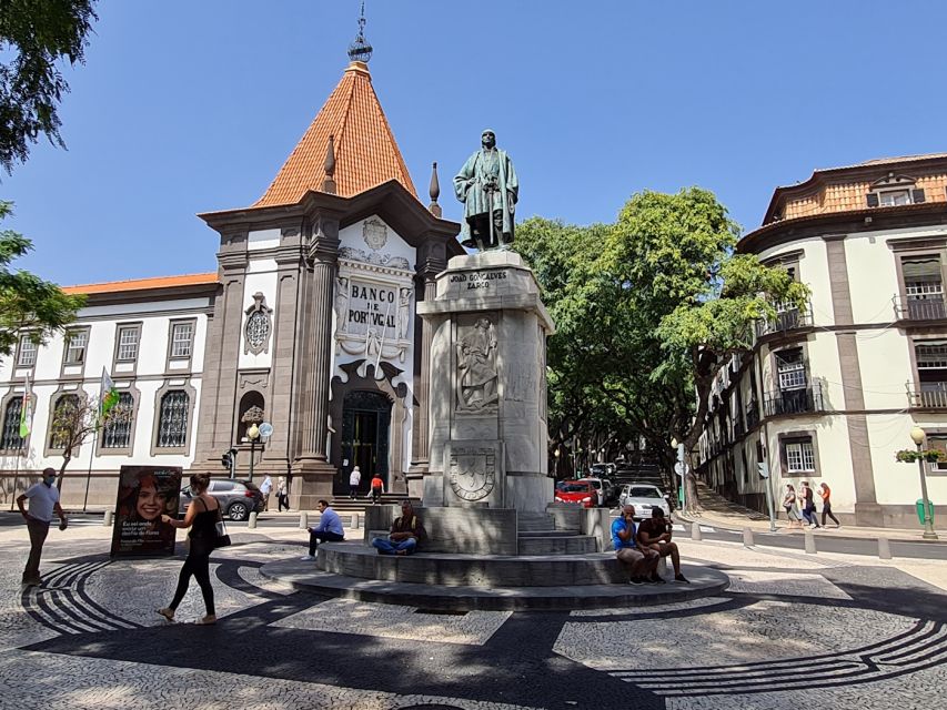 Audio Guide Citywalk Funchal for Cruise Guests - São Lourenço Palace and a shady city-park pause