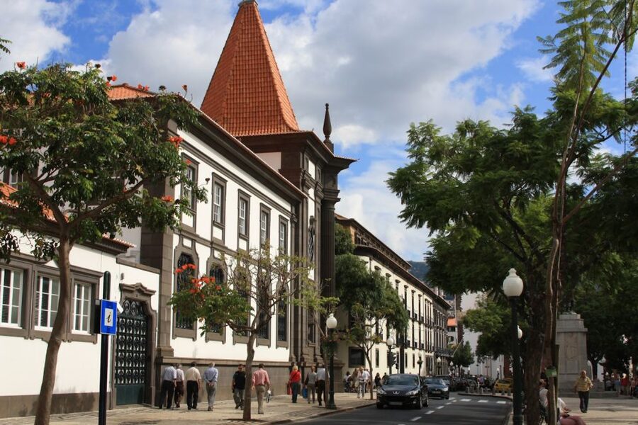 Audio Guide Citywalk Funchal for Cruise Guests - Funchal’s boulevard and the cathedral
