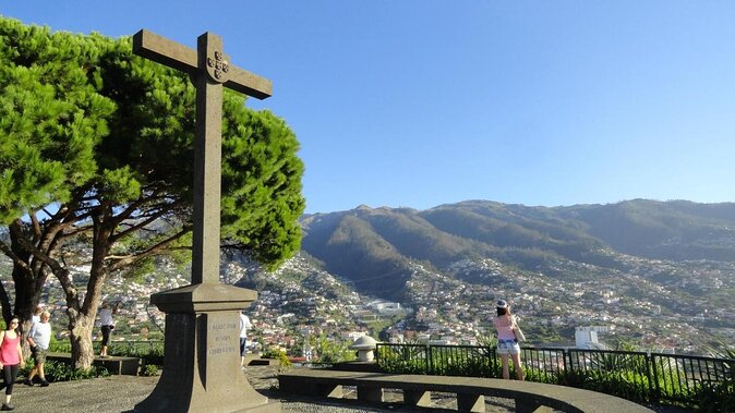 CABO GIRÃO (Half Day tour/3h) / Private Classic Car (4L). - Camara de Lobos and Madeira’s fishing traditions
