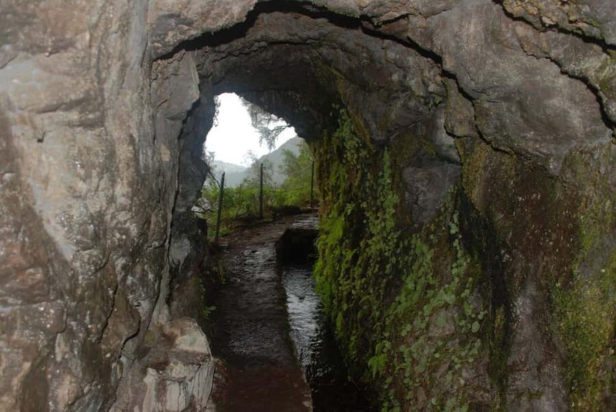 Caldeirão Verde: Queimadas PR9 Transfer and Self-Guided Hike - Key points at a glance