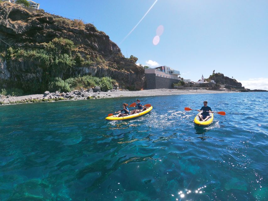 Câmara de Lobos: Private Guided Kayaking Tour in Madeira - Roberto’s guiding style