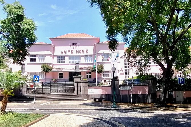 Downtown Funchal: A Self-Guided Audio Tour Through the Old City - Mercado dos Lavradores and time to browse