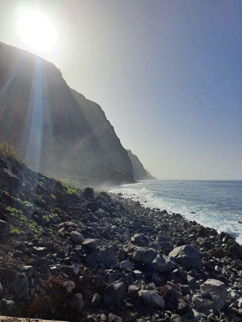 EAST MADEIRA:,Peaks, Forest walk,Thatched Roofs, Rum factory - Key points at a glance
