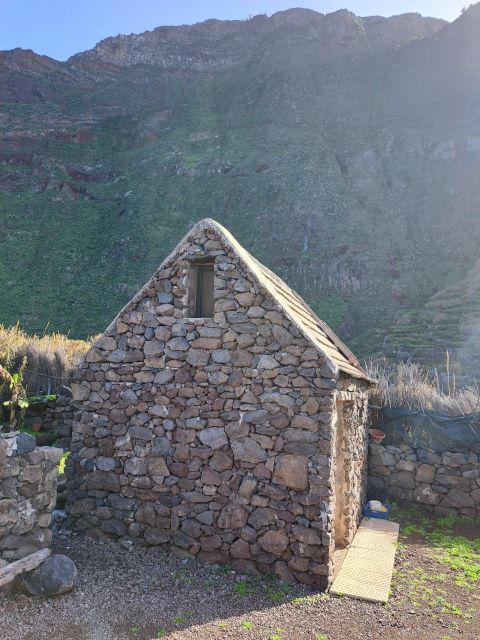 EAST MADEIRA:,Peaks, Forest walk,Thatched Roofs, Rum factory - Porto da Cruz and the old sugar mill