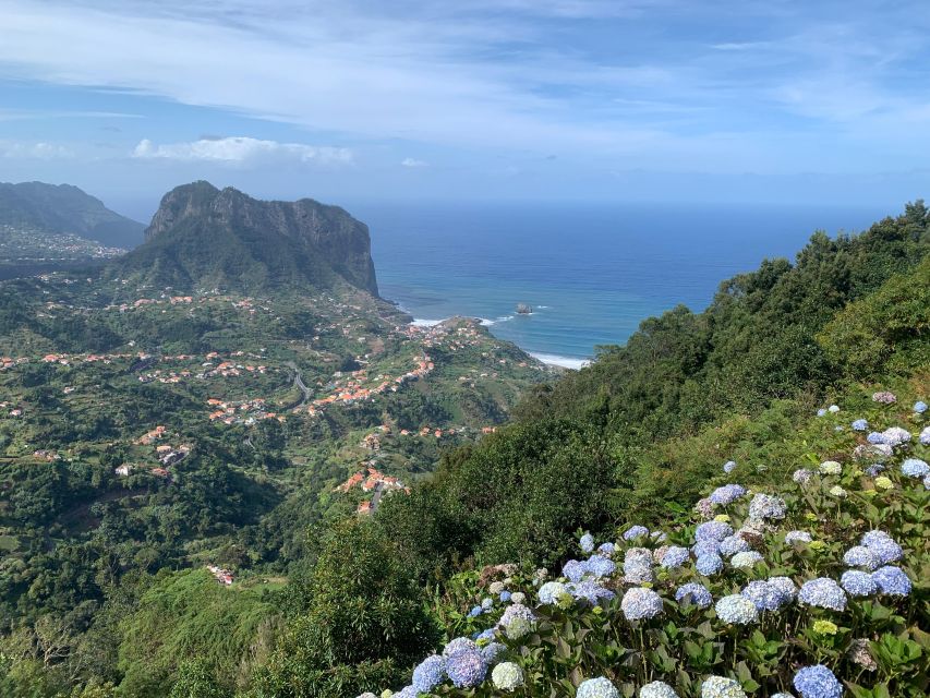 East Tour: Classic jeep tour to East Madeira - Santana - Santana houses and a flexible lunch stop