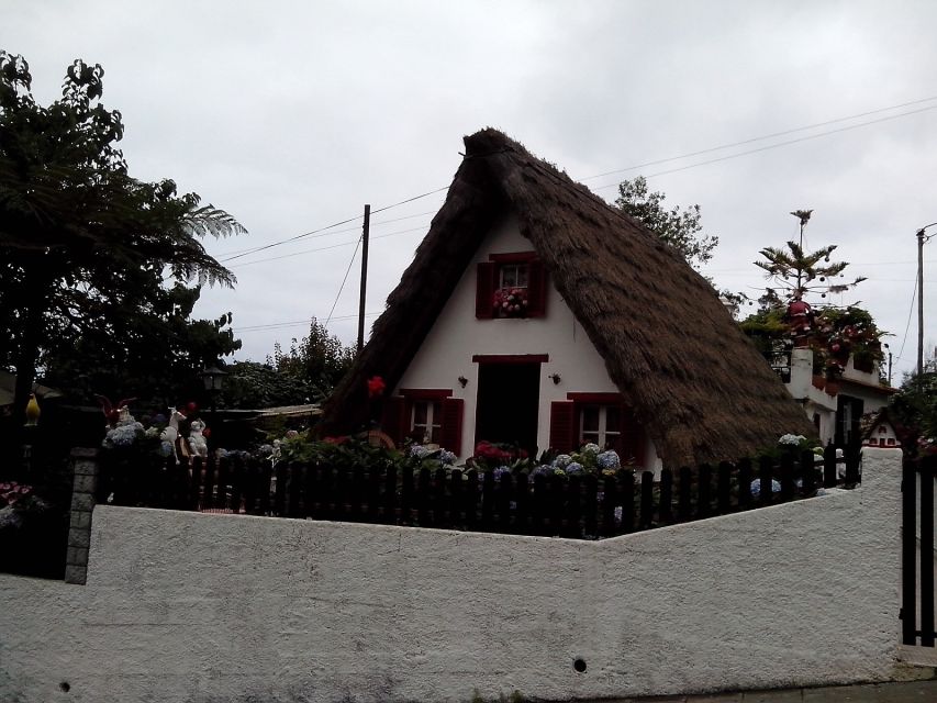 Eastern Madeira: Full-Day Tour with Rum Tasting - Santana, lunch, and Madeira’s traditional houses