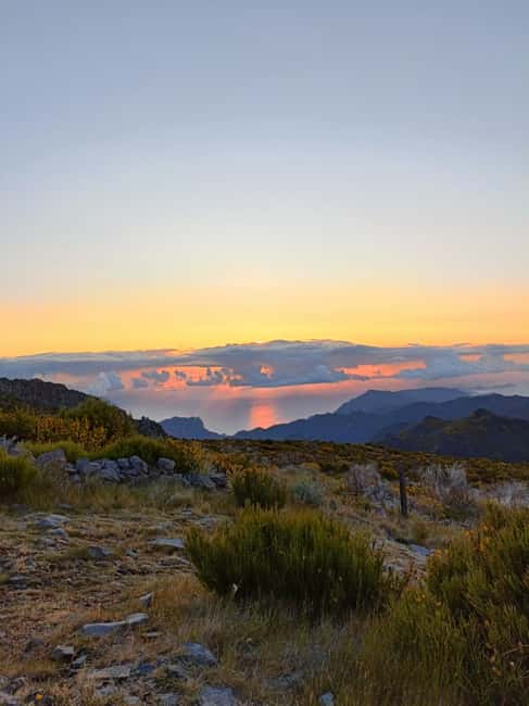 From 0 to 1818 meters to Pico do Arieiro Sunrise - From high mountain cold to the Levada dos Balcões