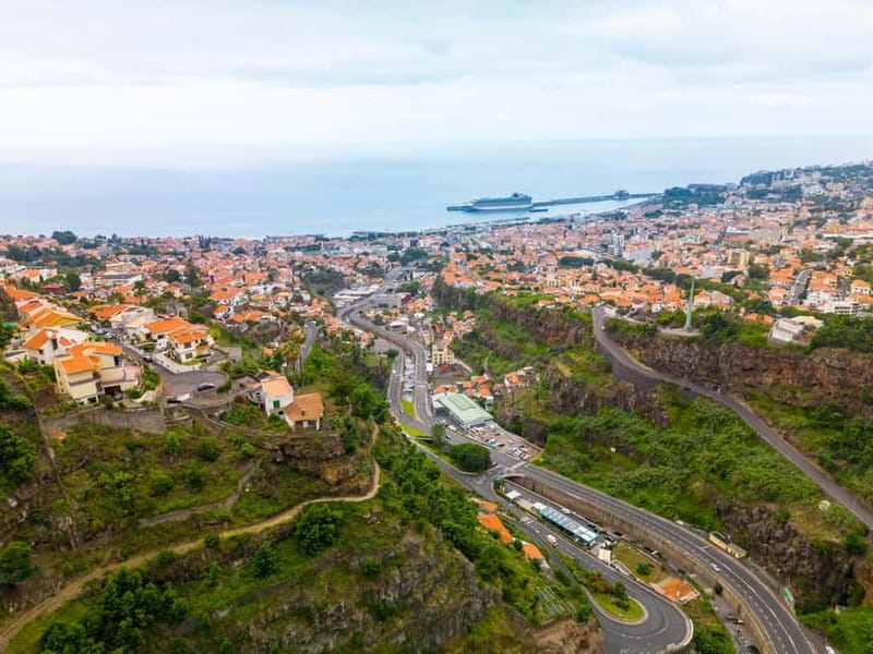 Funchal: Botanical Garden & Old Town Tour by TukTuk (1h45) - Spending one hour at Madeira Botanical Garden