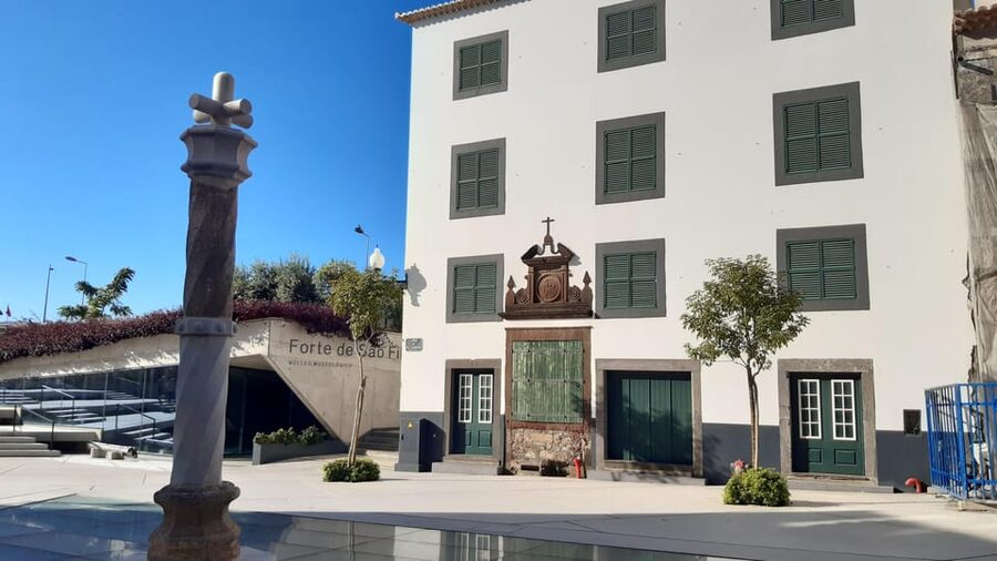 Funchal: famous places and magical corners. - Ending at Sé Cathedral, Funchal’s great landmark
