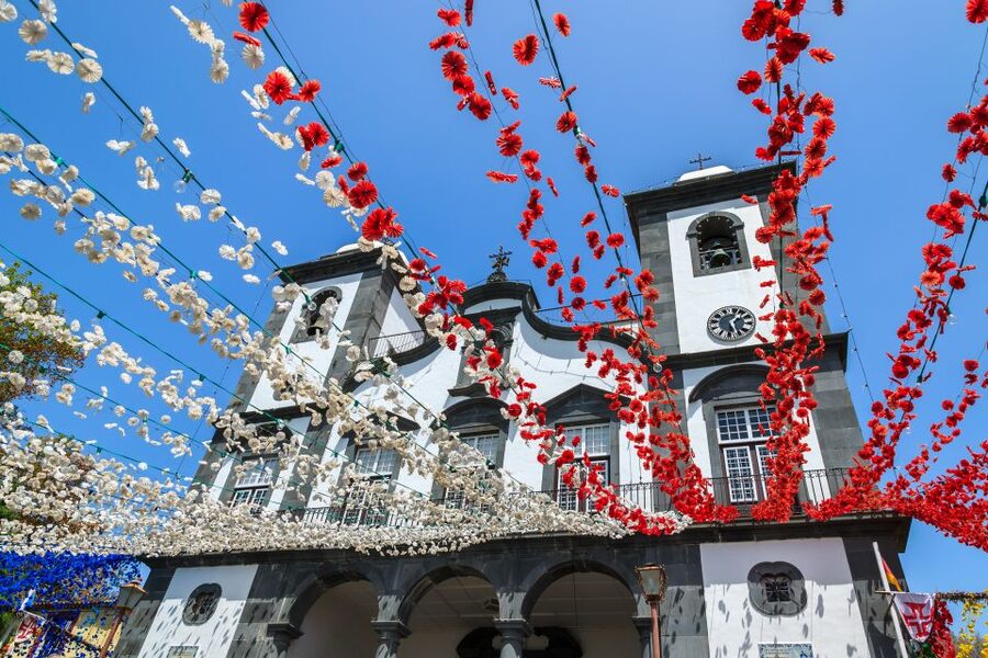 Funchal: Hop-On Hop-Off Bus Tour - Bordal Madeira and the island’s embroidery tradition