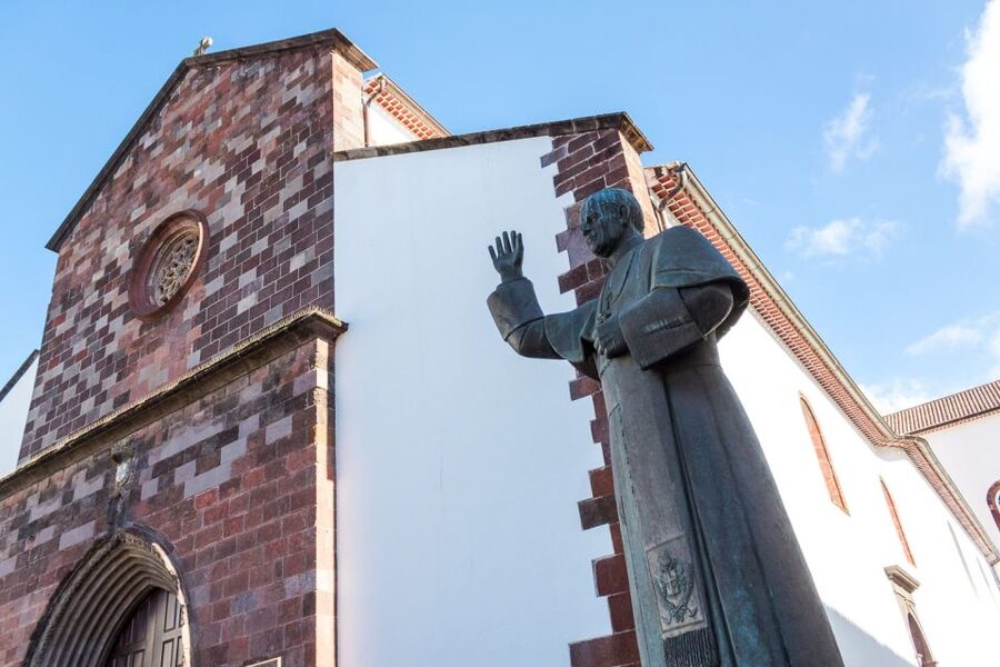 Funchal: Old Town Walking Tour - The Legislative Assembly and Funchal Cathedral