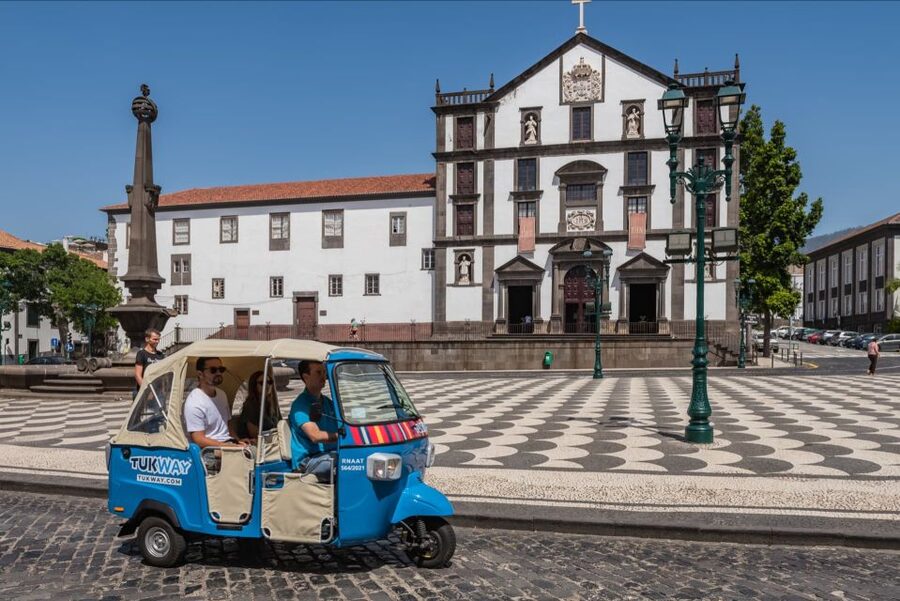 Funchal: Private Customizable Guided Tour by Tuk-Tuk - Câmara de Lobos and Garajau