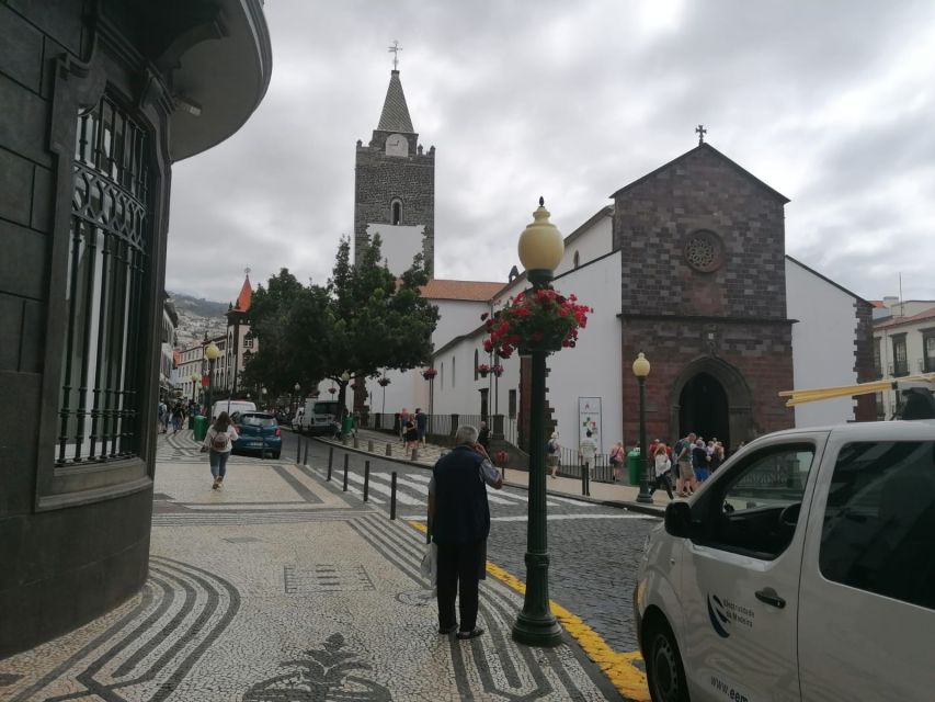 Funchal: Private Guided Tour of Historic Center by Tuk Tuk - Mercado dos Lavradores: A Quick Look at Funchal’s Market