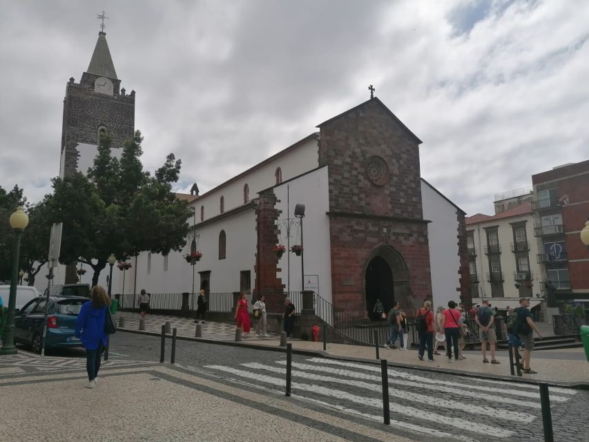 Funchal: Private Guided Tour of Historic Center by Tuk Tuk - The Guide’s Role and Available Languages