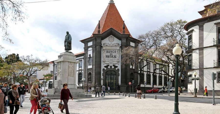 Funchal: Private Guided Walking Tour - Starting among Madeira’s produce at Mercado dos Lavradores