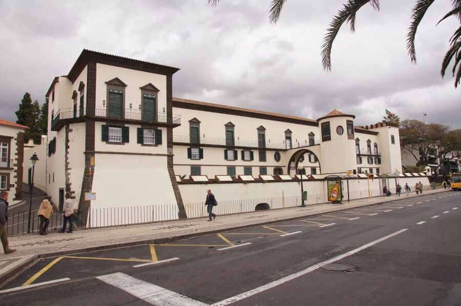 Funchal: Private Guided Walking Tour - Walking into Funchal’s sugar-era center
