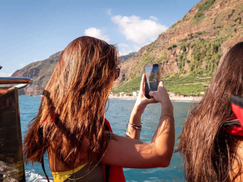 Funchal: Speedboat SEE THE ISLAND AND LIFE AT SEA - Key points at a glance