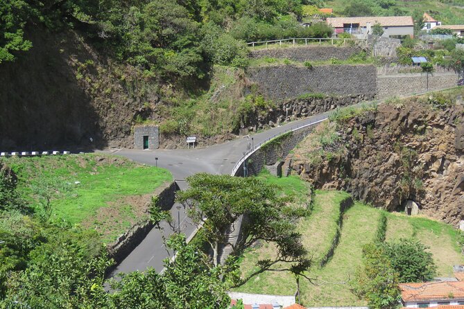 Half day jeep Wine tour and tasting, & sea cliff adventure - Rota da Cal and the island’s lime-making past