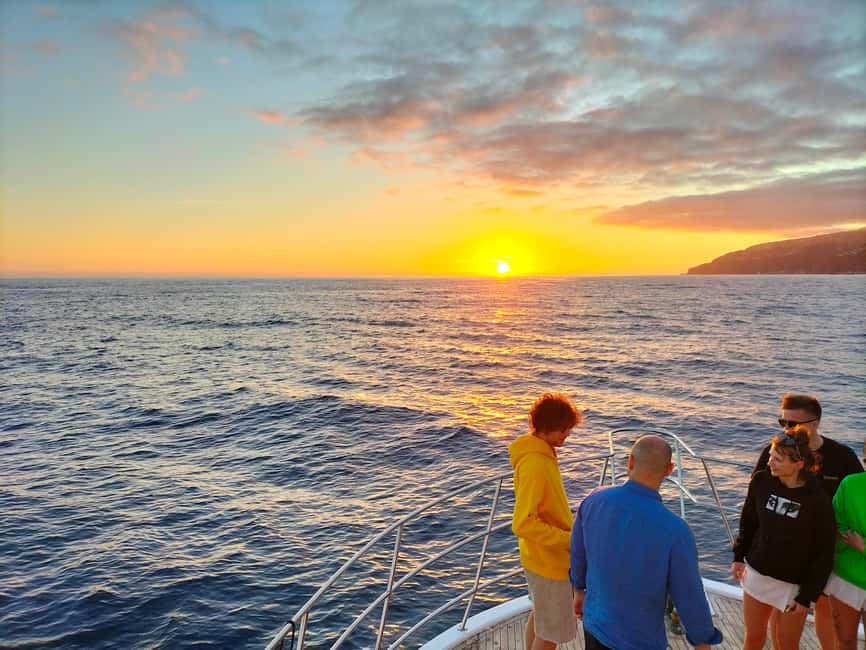 Madeeira: Sunset dinner cruise - Cabo Girão at sunset
