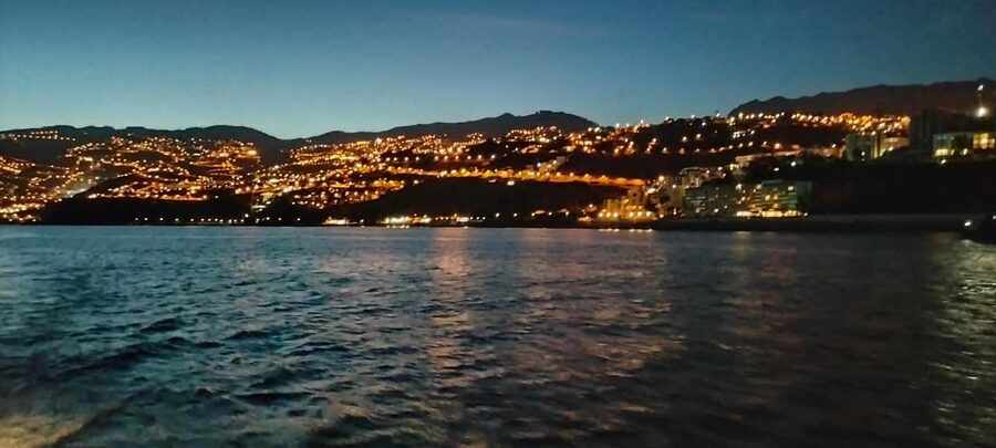 Madeeira: Sunset dinner cruise - Funchal Bay after dark