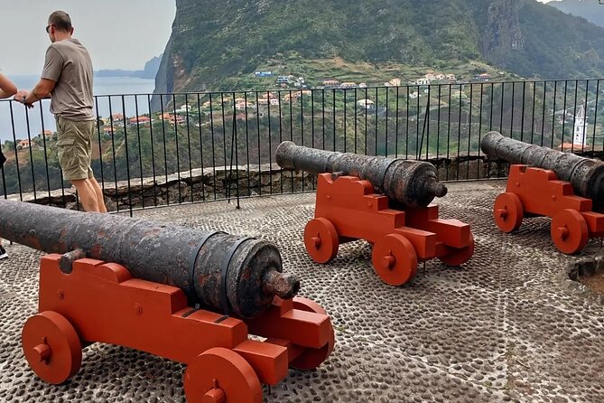 Madeira 4x4 Jeep Tour : Pico Arieiro & Santana Traditional Houses - Ponta de São Lourenço: the eastern tip