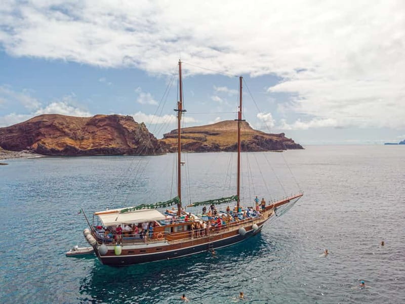Madeira : 5 hour East Coast boat excursion - Reis Magos and the rocks near Caniço de Baixo