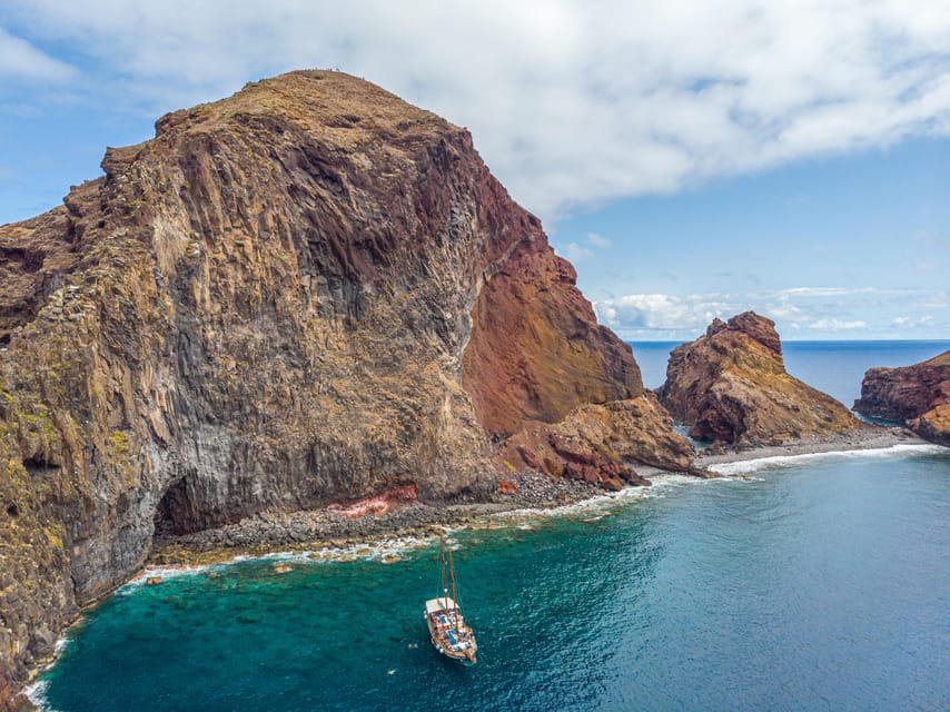 Madeira : 5 hour East Coast boat excursion - Santa Cruz and the approach to Machico Bay