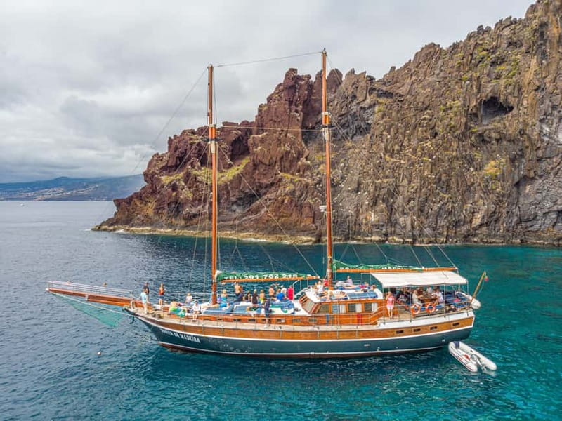 Madeira : 5 hour East Coast boat excursion - Baía d’Abra and the final coastal views