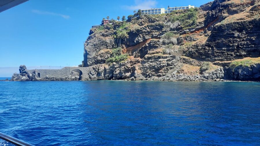 Madeira: Boat Trip with Lunch, Drinks, and Hotel Transfer - Swimming and snorkeling in a sheltered spot