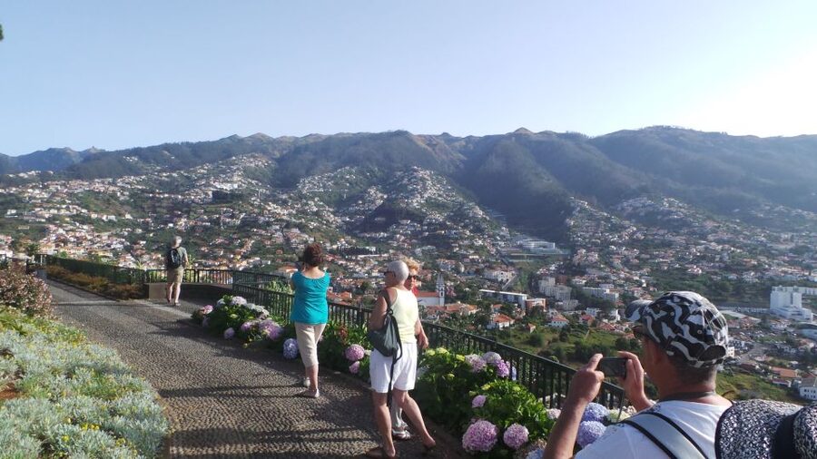Madeira: Cabo Girao, Jeep Tour Adventure and Wine Tasting - Cabo Girão: a glass platform above the Atlantic