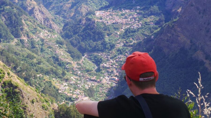 Madeira: Cabo Girao, Jeep Tour Adventure and Wine Tasting - Câmara de Lobos and the fishing-village finish