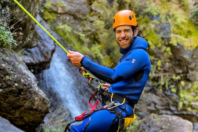 Madeira Canyoning - Beginner - Starting with transport and canyoning equipment