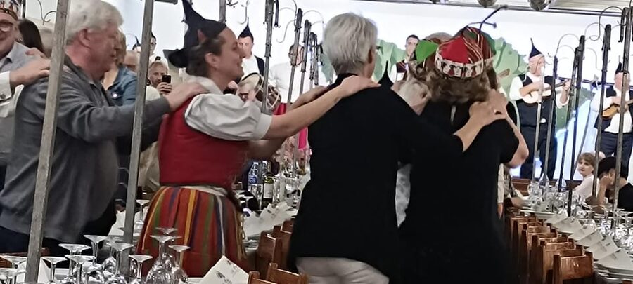 Madeira: Folk Dancing Show and Traditional Local Dinner - The nighttime drive through Funchal