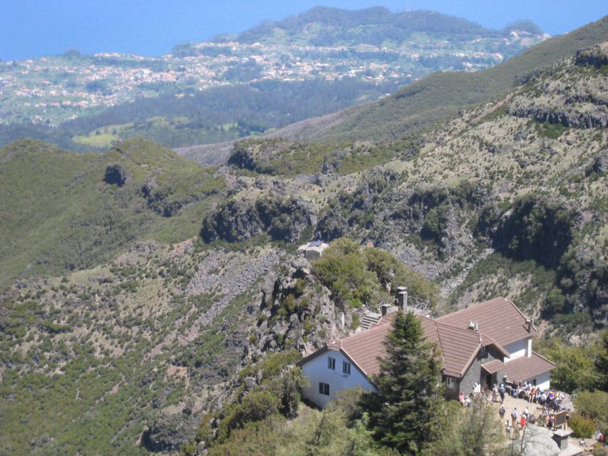 Madeira: Full-Day Pico Ruivo / Achada do Teixeira Walk - Rock towers and wide views across Madeira