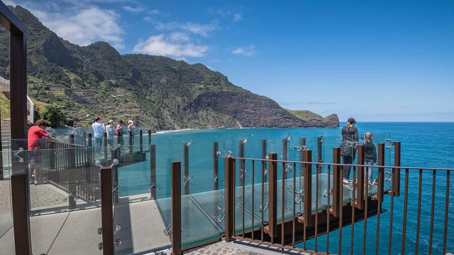 Madeira Funchal:East Tour Pico Arieiro & Santana&Laurissilva - Santana’s thatched houses and village pause