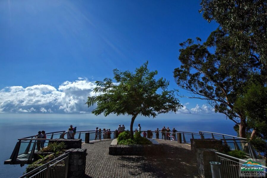 Madeira: Half-Day Nun's Valley and Sea Cliff Tour - Jardim da Serra and the rough-track ride