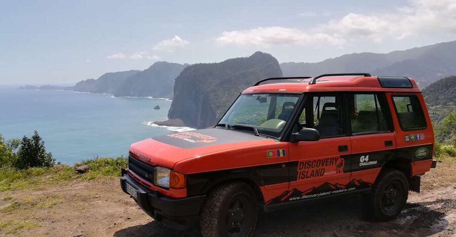 Madeira Island: Full-Day Guided Tour of Eastern Madeira - Santana’s thatched houses and a sensible lunch stop