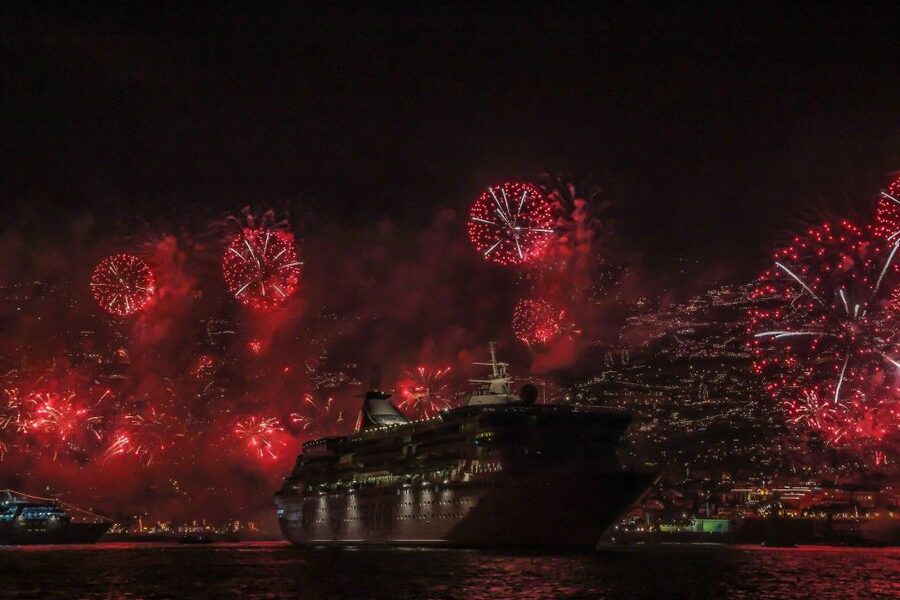 Madeira: New Year's Eve Fireworks by Catamaran - Boarding the catamaran before midnight