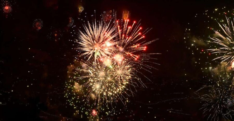 Madeira: New Years Eve Fireworks Catamaran Cruise - Returning to the bay before midnight