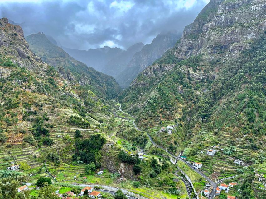 Madeira North Offbeat: Boaventura, Sao Vicente, Pta Delgada - Ponta Delgada, a village between green hills and sea