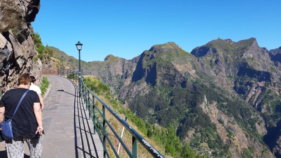 Madeira: Nun's Valley Private Tour - From Funchal to Pico dos Barcelos at 335 meters