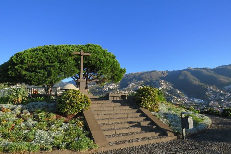 Madeira : Nun's Valleys and Pico Areeiro 4X4 Tour - Leaving Funchal for Pico dos Barcelos