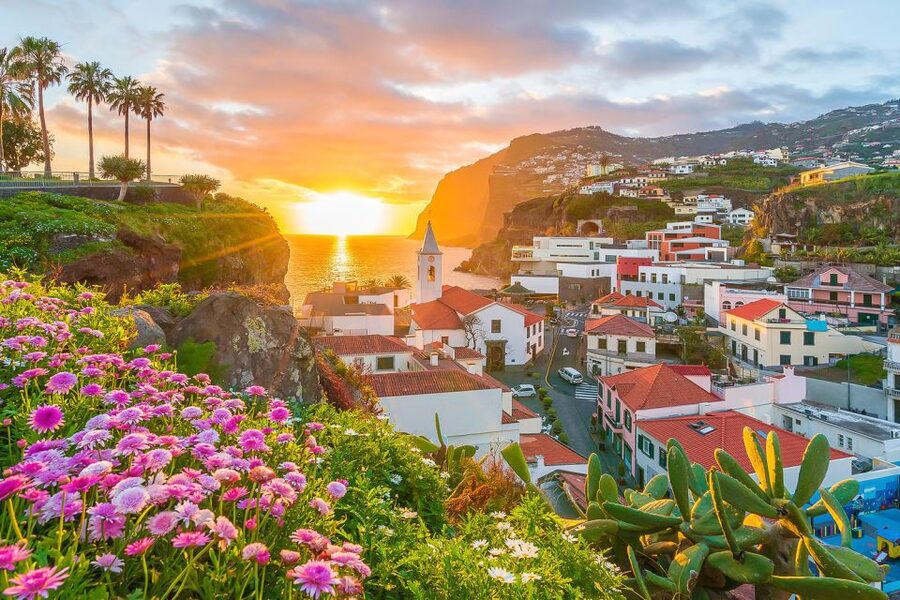 Madeira: Nuns Valley Half-Day Tour - Down into the village of Curral da Freiras