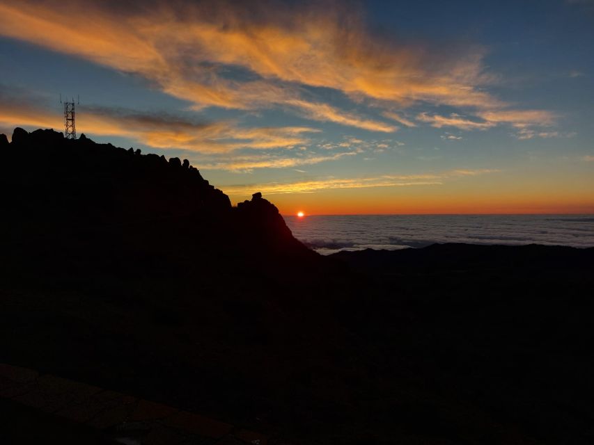 Madeira: Pico do Arieiro Sunrise with East and West Tour - Ponta de São Lourenço and the dry eastern edge