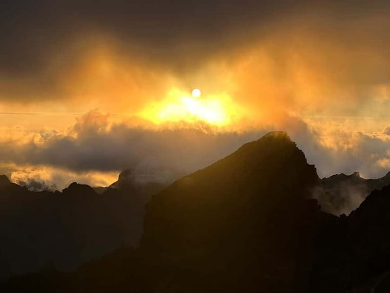 Madeira: Pico do Arieiro Sunset with Optional Dinner - What happens at Pico do Arieiro