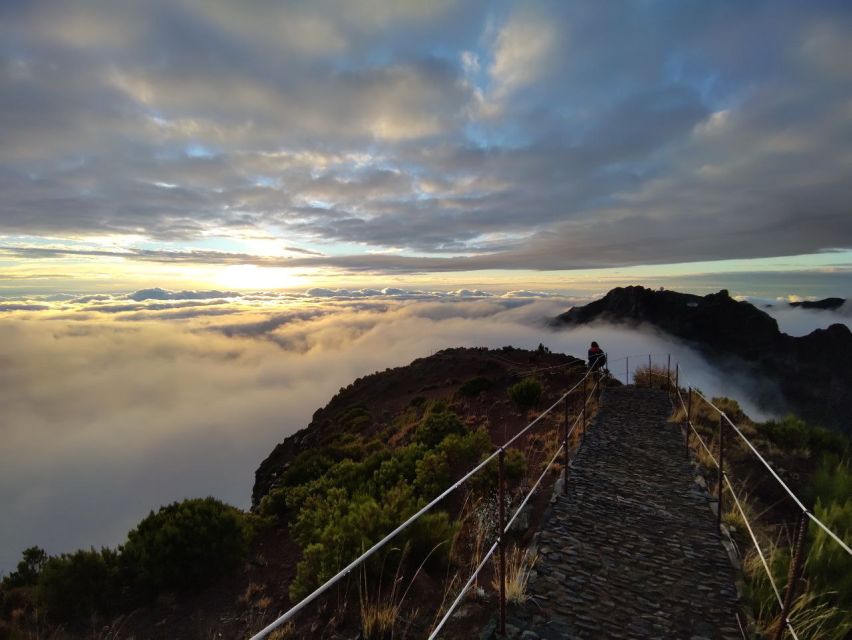 Madeira: Pico Ruivo Guided Sunrise Hike with Hotel Pickup - What to pack for the pre-dawn cold