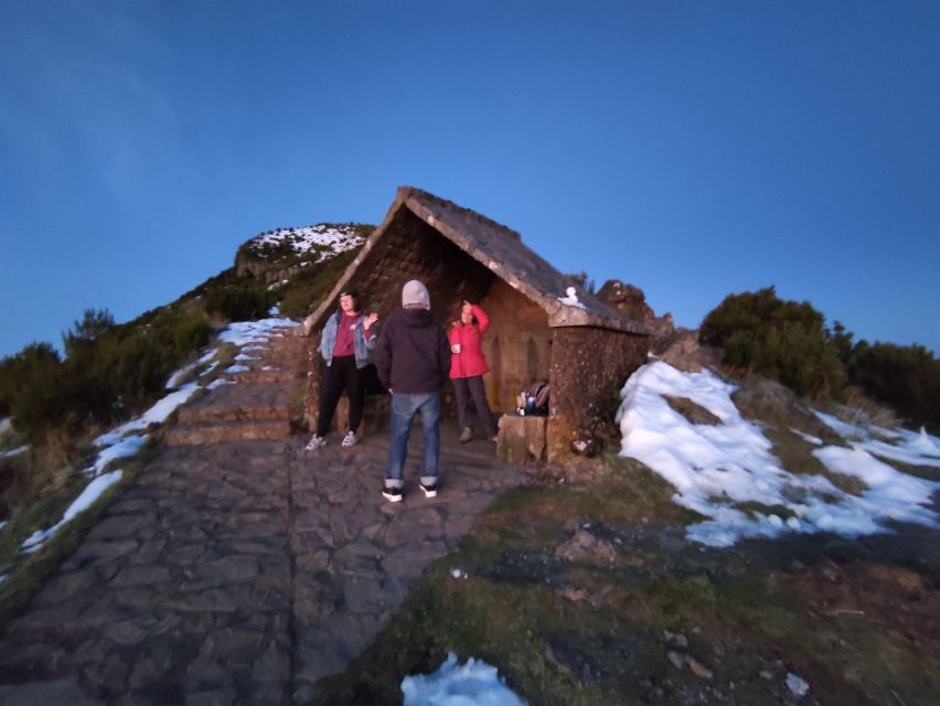 Madeira: Pico Ruivo Guided Sunrise Hike with Hotel Pickup - The 80-minute climb to Pico Ruivo