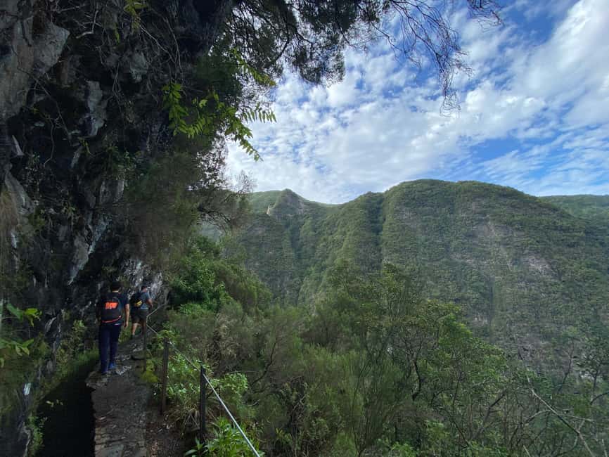Madeira: PR 9 - Levada do Caldeirão Verde Hike Transfer - Four tunnels, dark corners, and low rock