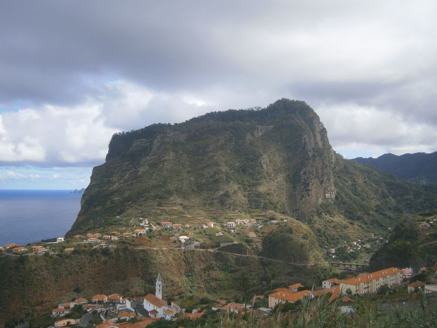 Madeira: Santana 6-Hour Full-Day Tour - Faial and the climb to Santana