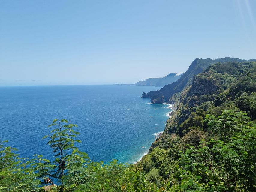 Madeira : Santana, Pico Arieiro, walk full day 4x4 Jeep tour - Santana and its traditional houses